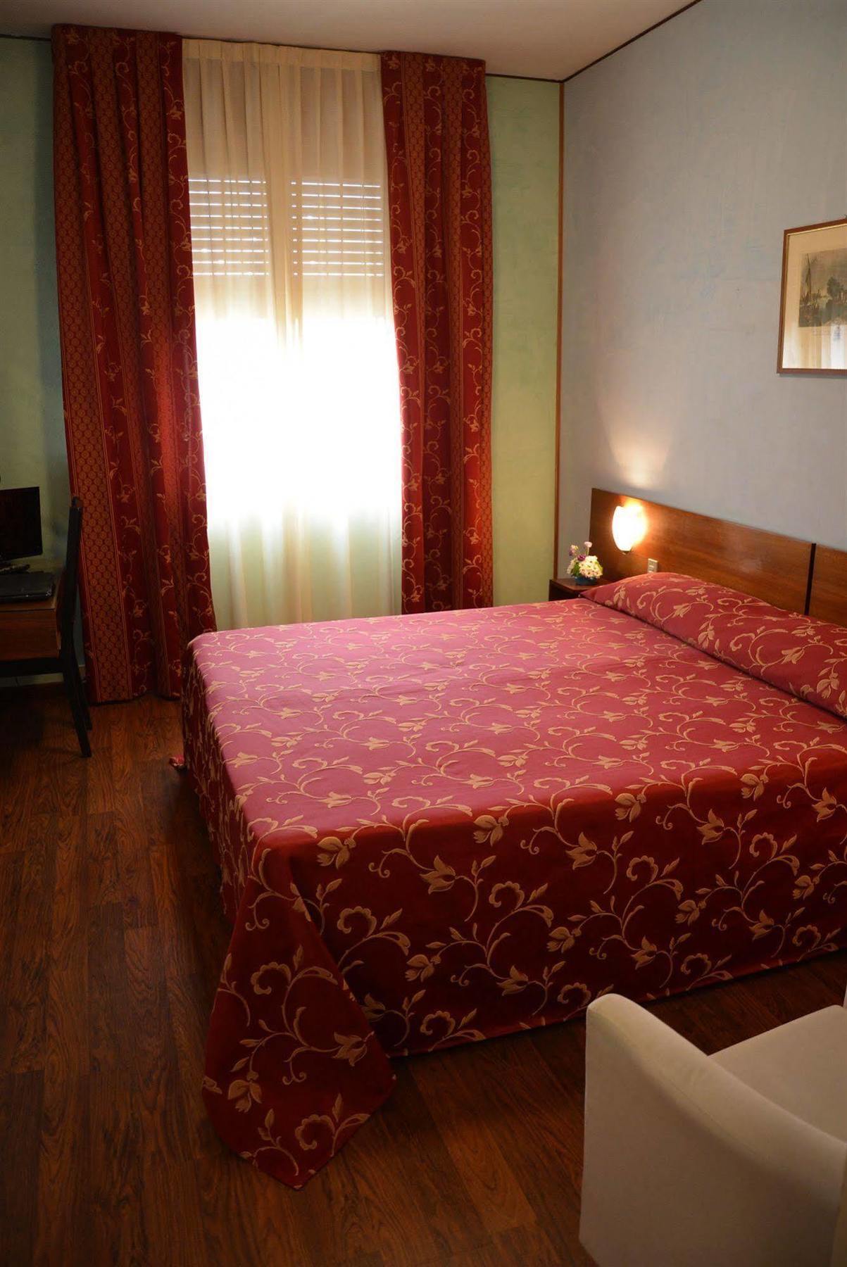 Hotel Salieri เลนญาโก ภายนอก รูปภาพ